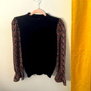 THML Black top with printed long sleeves - Size: Small